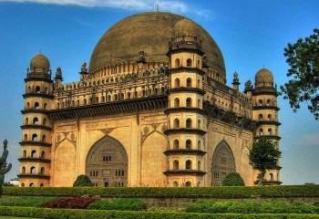GOL GUMBUZ:  Black Tajmahal – the dome which hears a whisper and echoes 7 times