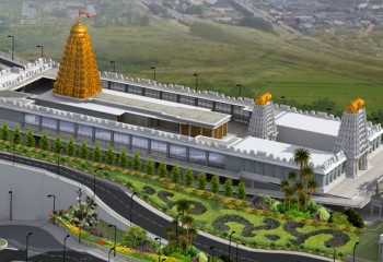 RAJADHIRAJA GOVIND TEMPLE: Same like Tirupati Temple in Bangalore