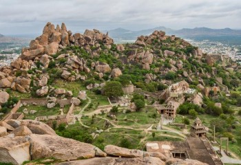 CHITRADURGA FORT: Known for Obavva's bravery, constructed with 7 concentric circles