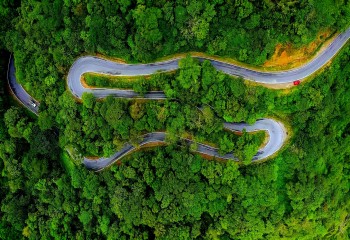 AGUMBE GHAT has 17 hairpin curves, known for greenery and Sunset